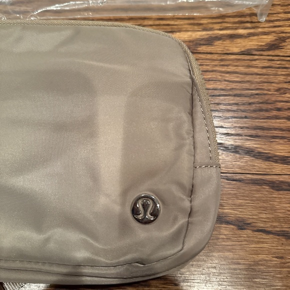 Beige/Tan Belt Bag, 2L, NWOT - Picture 2 of 9